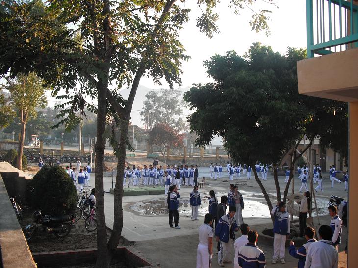 Giờ giáo dục thể chất tại trường THPT huyện Tủa Chùa