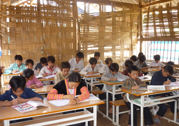 Ở vùng cao, việc duy trì sỹ số học sinh tỷ lệ thuận với nâng cao chất lượng. Ảnh: B.N